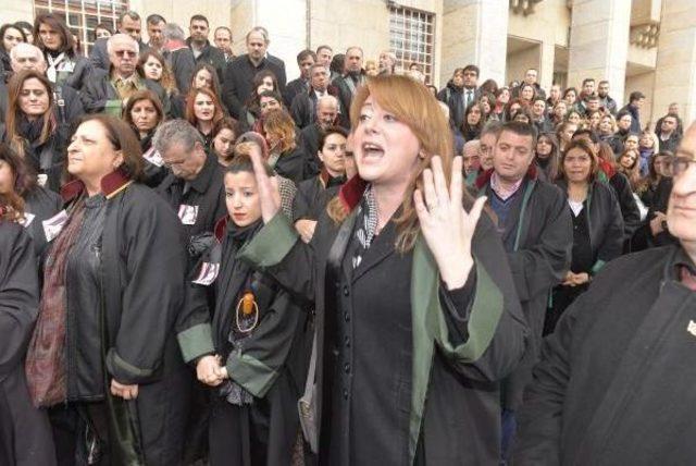 Mersin'de Öğrenciler Okuldan Önce Özgecan Cinayetini Protesto Etti (2)