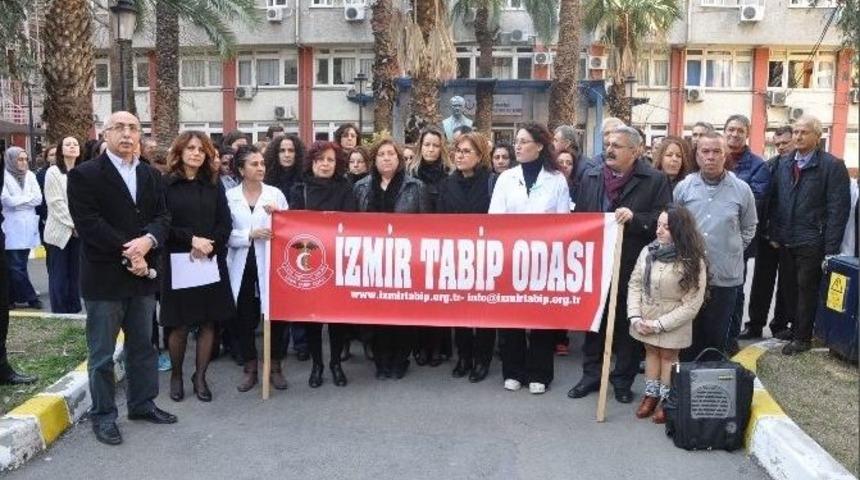 Doktorlar Ve Hemşireler &Ouml;zgecan&rsquo;a Sahip &Ccedil;ıktı