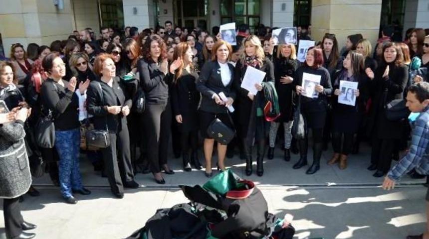 Antalyalı Kadın Avukatlardan C&uuml;bbeli Protesto