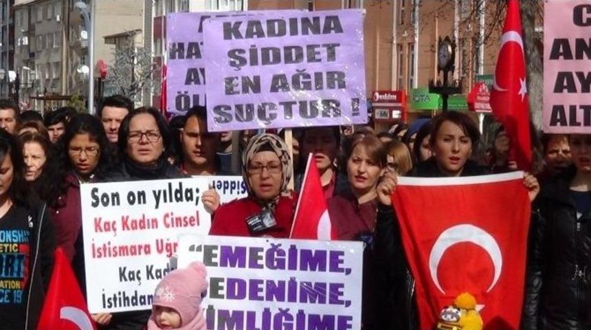Karaman&rsquo;da &Ouml;zgecan&rsquo;ın Hunharca &Ouml;ld&uuml;r&uuml;lmesi Protesto Edildi