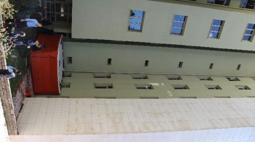 Alanya Adliyesi&rsquo;nde İntihar Girişimi