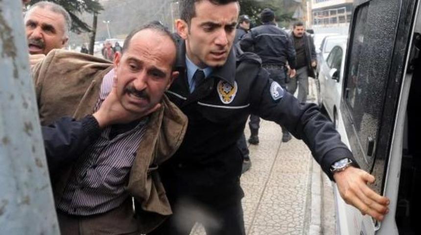 3 Kişinin &Ouml;ld&uuml;ğ&uuml; Davada Tahliye Kararı Arbedeye Neden Oldu