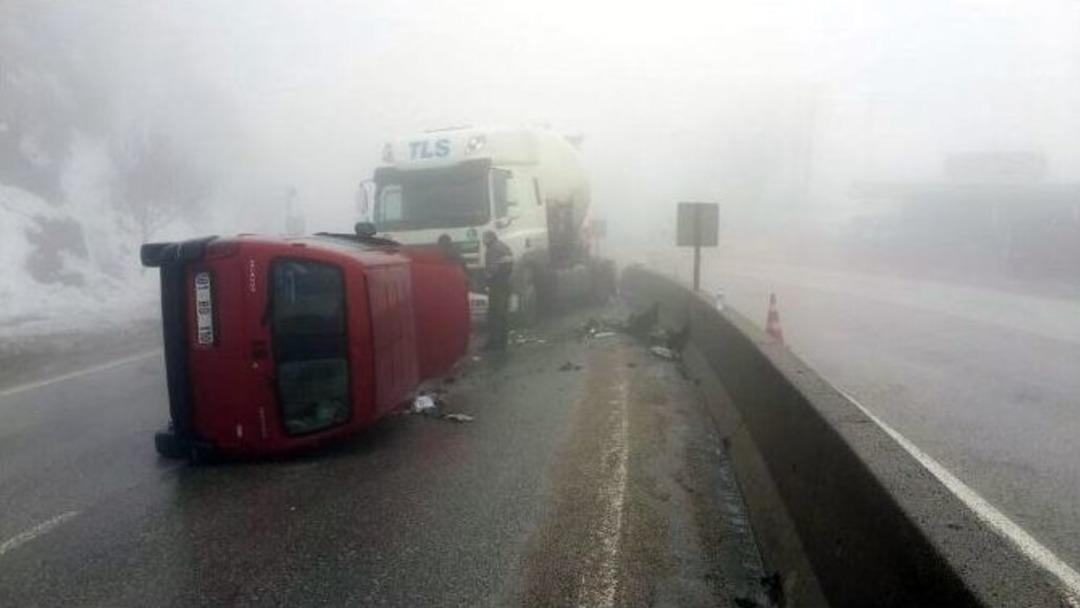 (&ouml;zel Haber) Bolu Dağı&rsquo;nda Yoğun Sis Nedeniyle Trafik Kazası