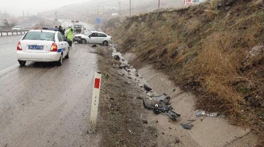 Yozgat&rsquo;ta Trafik Kazası: 3 Yaralı