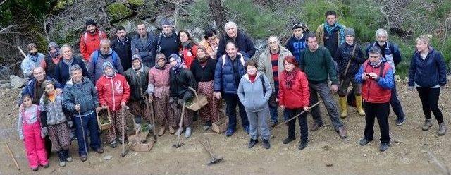 Kazdağları’nda Hem Trekking, Hem Fidan Dikimi