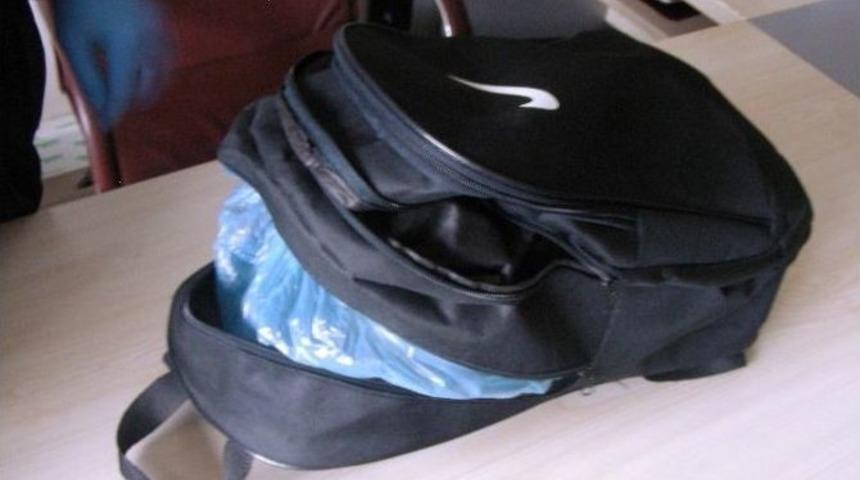 Sırt &Ccedil;antasından 2 Kilo Esrar &Ccedil;ıktı