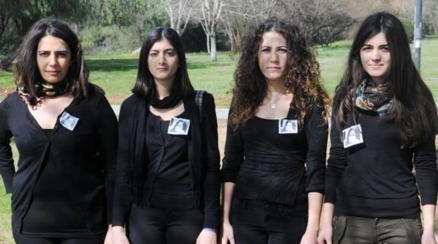 &Ouml;zgecan I&ccedil;in Siyah Giyindiler