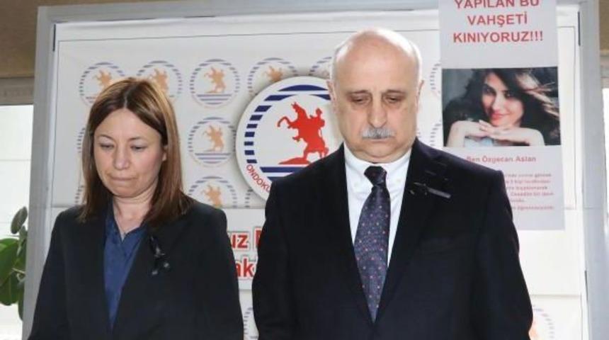 Om&uuml;'de &Ouml;zgecan I&ccedil;in Saygı Duruşu