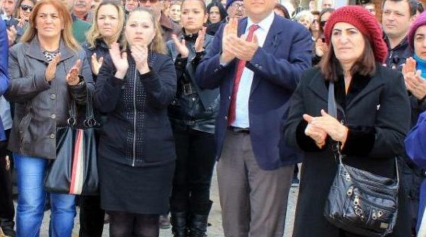 Dikili'de &Ouml;zgecan Cinayeti Kınandı