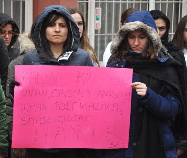 Hastane Çalışanlarından 'özgecan Aslan' Protestosu