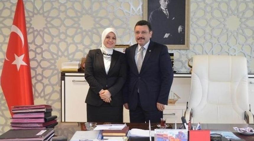 Av. K&ouml;seoğlu &Ouml;zgecan İ&ccedil;in Siyah Giydi