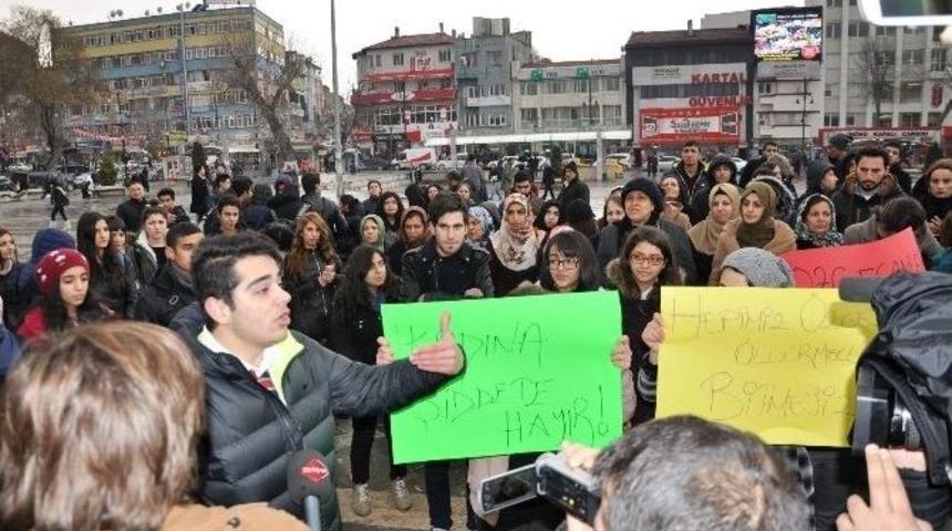 Liseli &Ouml;ğrencilerden &Ouml;zgecan Eylemi