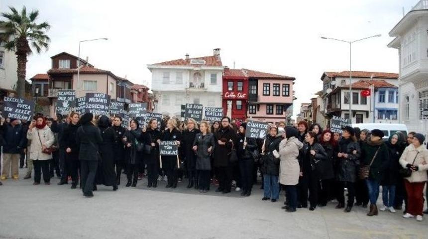 Mudanyalı Kadınlar &Ouml;zgecan İ&ccedil;in Y&uuml;r&uuml;d&uuml;