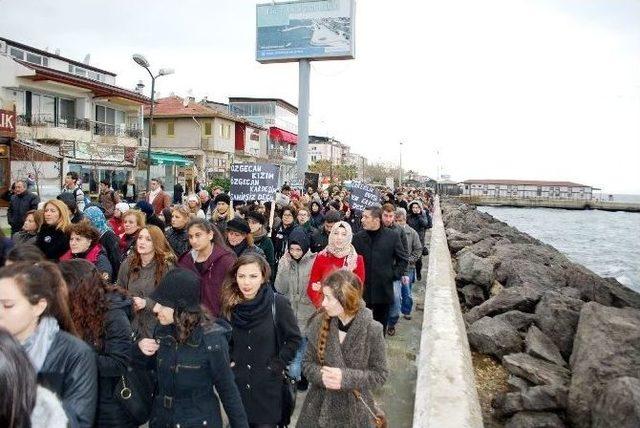 Mudanyalı Kadınlar Özgecan İçin Yürüdü