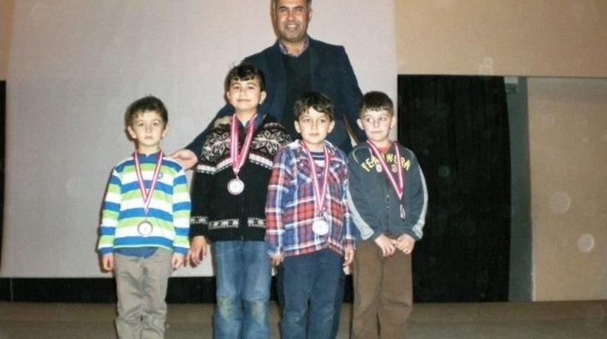 Ayvalık&rsquo;ta Yeniyıl Satran&ccedil; Turnuvası Sona Erdi