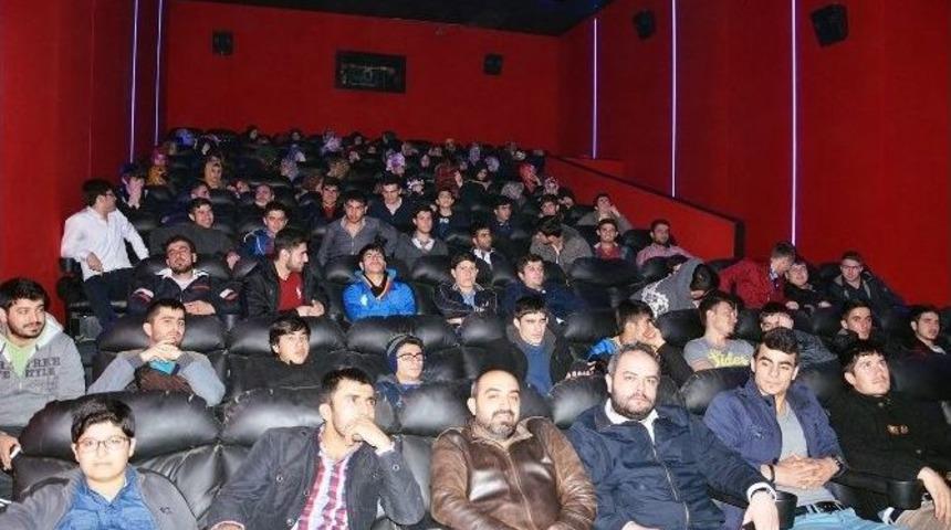 Mardinli İşadamı, &rsquo;kod Adı: K.o.z&rsquo; Filmini Gen&ccedil;lere İzlettirmek İ&ccedil;in Salon Kapattı