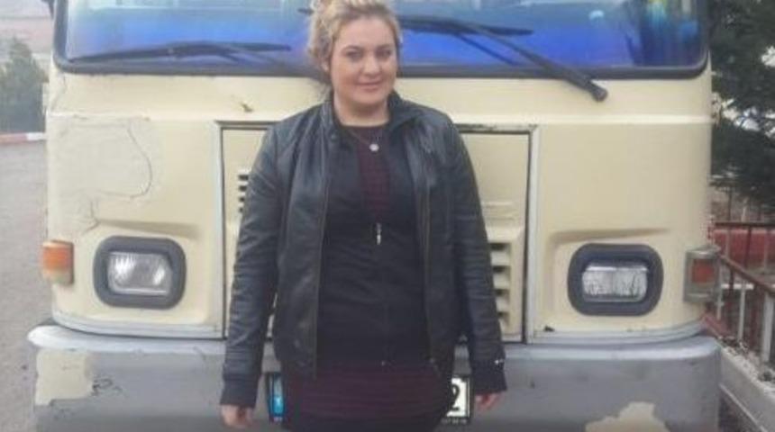 Bayan Minib&uuml;s Şof&ouml;r&uuml;nden &Ouml;zgecan Eylemi