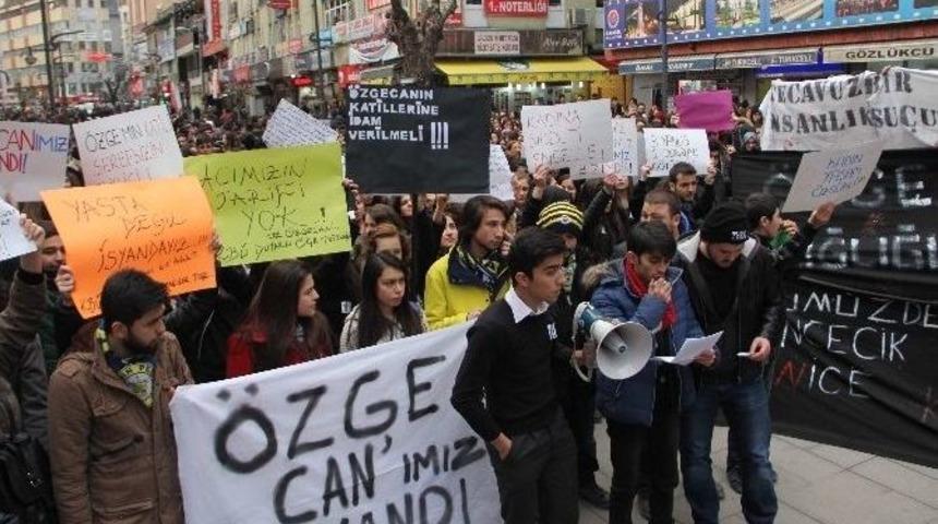 &Ouml;ğrencilerden Ve Stk Temsilcilerinden &Ouml;zgecan Eylemi