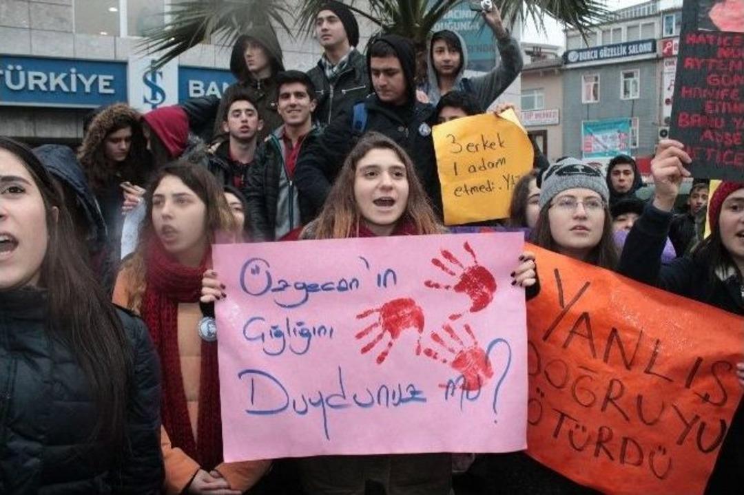 Liseliler, &Ouml;zgecan Aslan Cinayetini Protesto Etti