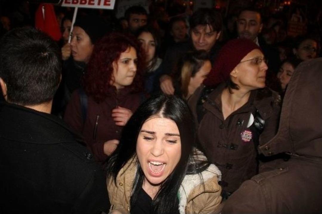 Bursa&rsquo;da 5 Bin Kişi &Ouml;zgecan İ&ccedil;in Y&uuml;r&uuml;d&uuml;