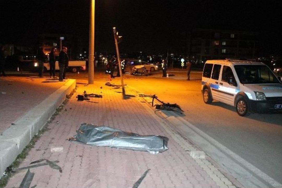 Otomobil İle Hafif Ticari Ara&ccedil; &Ccedil;arpıştı: 1 &Ouml;l&uuml;, 3 Yaralı