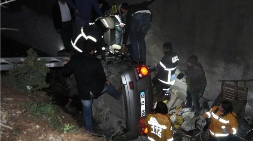 Adana'da Trafik Kazası: 2 &Ouml;l&uuml;, 2 Yaralı