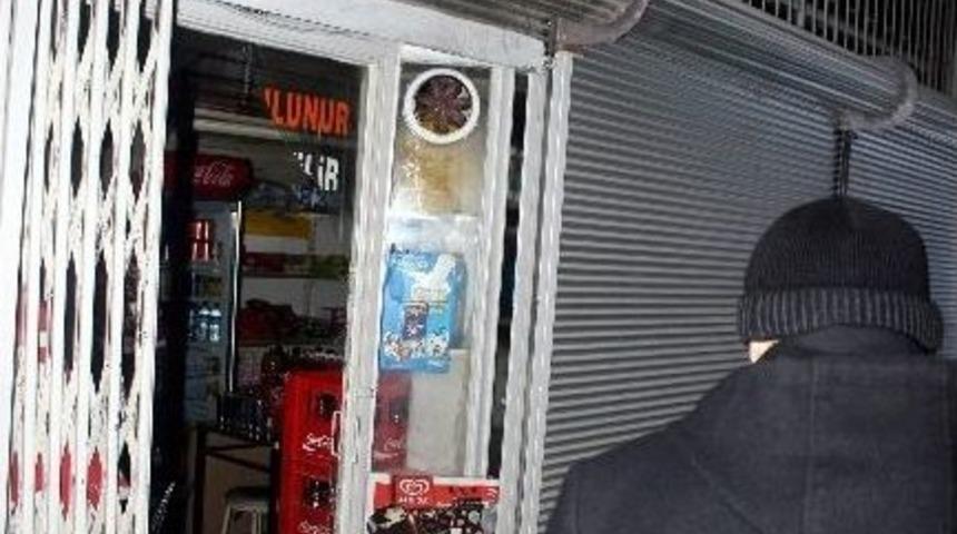 Camı Kırıp Markete Girdiler