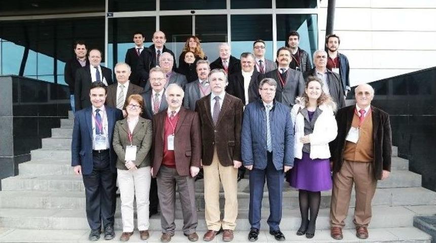 T&uuml;rkiye&rsquo;nin &Uuml;nl&uuml; Fizik&ccedil;ileri Er&uuml;&rsquo;de Buluştu