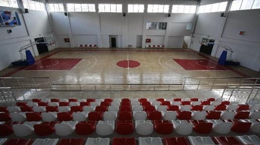 Kılı&ccedil;daroğlu, Bayraklı&rsquo;da Spor Salonu A&ccedil;acak