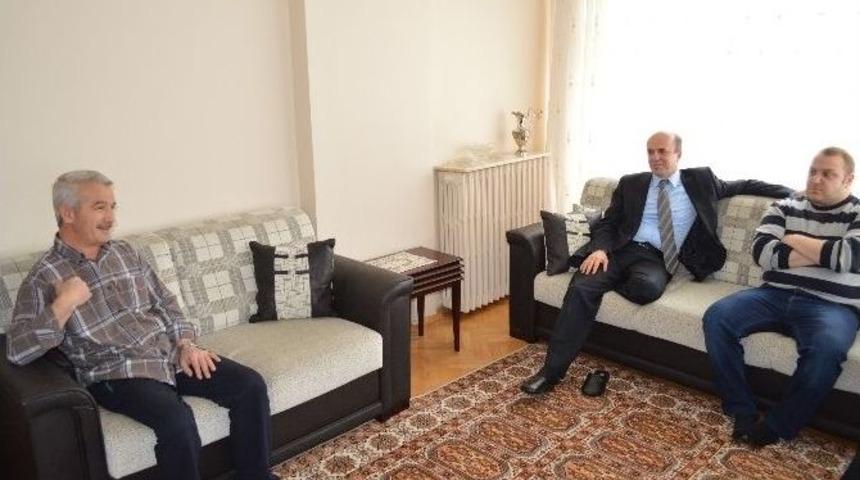 Kamu Hastaneleri Birliği Y&ouml;neticilerinden Evlere Hasta Ziyareti