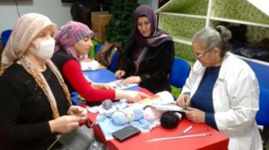 Onkoloji Hastanesi&rsquo;nde &ldquo;giyim, Mefruşat Ve &Ouml;rg&uuml; Kursu&rdquo; A&ccedil;ıldı