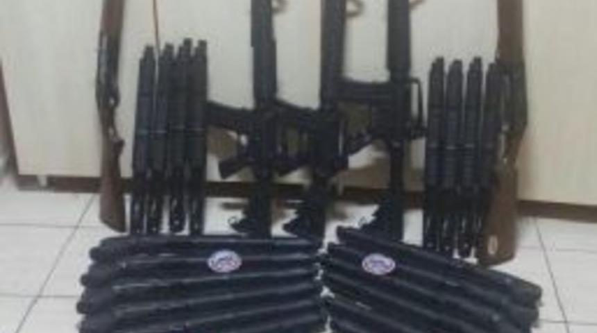 Otomobilde 32 Ruhsatsız Pompalı T&uuml;fek Ele Ge&ccedil;irildi