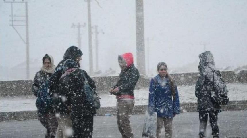 &Ccedil;orlu&rsquo;Da Kar Yağışı