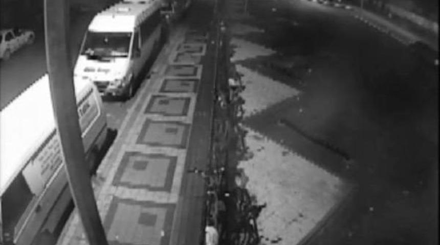 Servis Minib&uuml;s&uuml; Kundaklandı