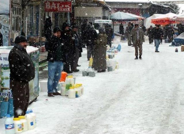 Kar Pazara Yağdı, Köylü Satış Yapamadı