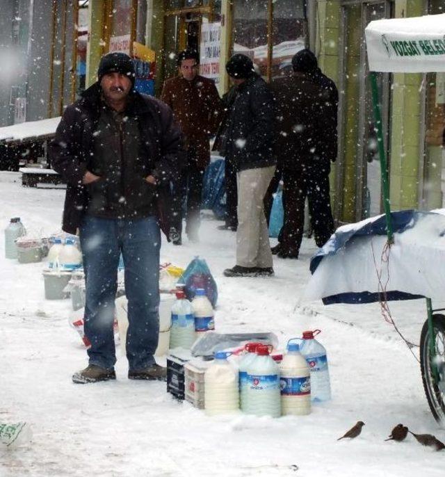 Kar Pazara Yağdı, Köylü Satış Yapamadı