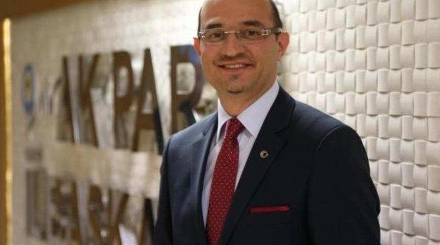 Prof. Dr. Uysal, Öğrencilerine Rağmen Milletvekili Adayı Oluyor