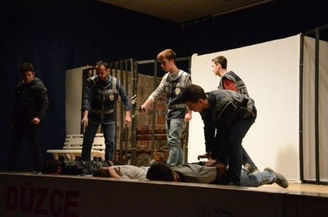 Kayıp Hayatlar Adlı Oyun İlgi G&ouml;rd&uuml;