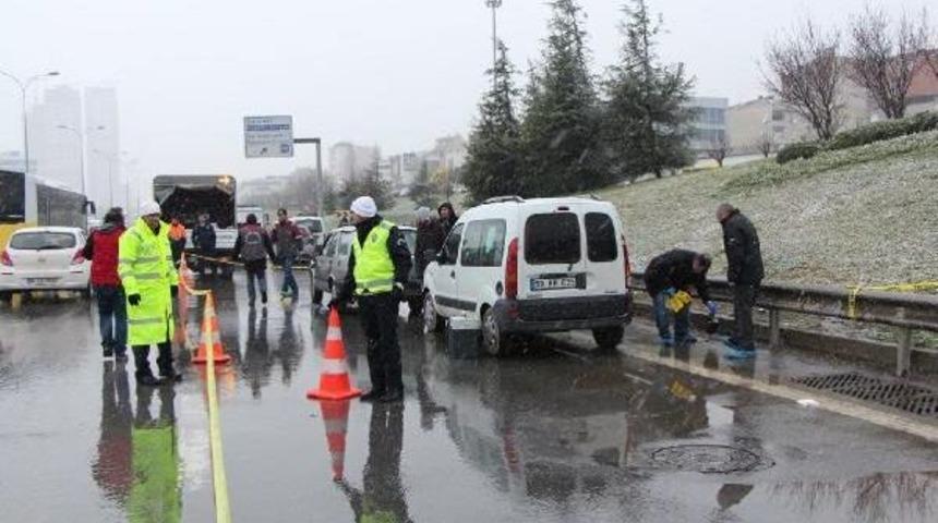 D-100 Karayolu'nda Bı&ccedil;aklı Satırlı Kavga