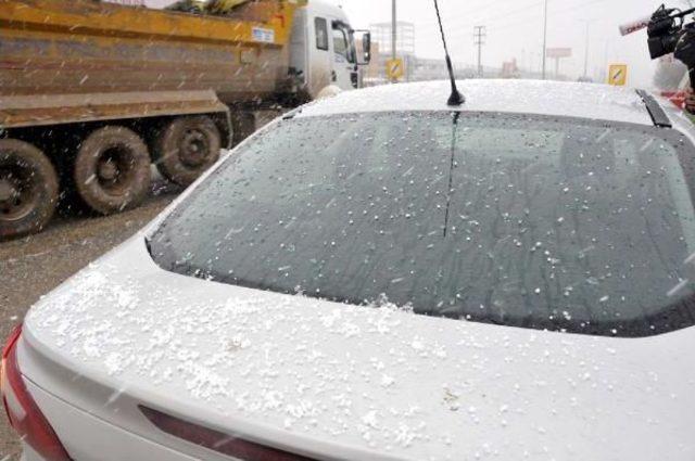 Kocaeli'nde Aniden Başlayan Dolu Sürücülere Zor Anlar Yaşattı