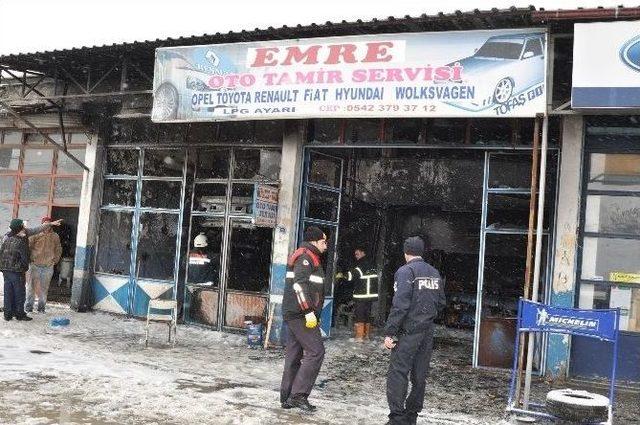 Otomobilin Benzin Deposu Patladı: 1 Ağır Yaralı