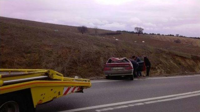 Köpeklere Çarpmamak İçin Otomobili Devirdi