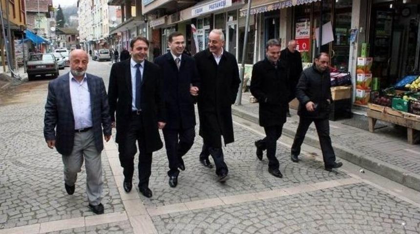 Hayrat Cora&rsquo;yı Bağrına Bastı