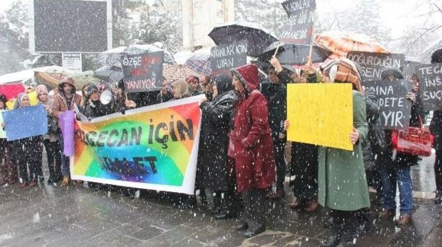 Bing&ouml;l&rsquo;de De Kadınlar Sokaklara D&ouml;k&uuml;ld&uuml;