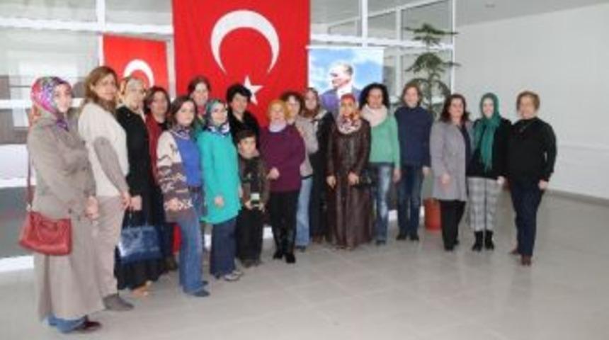 Gemlik Şehir Konseyi&rsquo;nden &Ouml;zgecan&rsquo;ın &Ouml;ld&uuml;r&uuml;lmesine Tepki