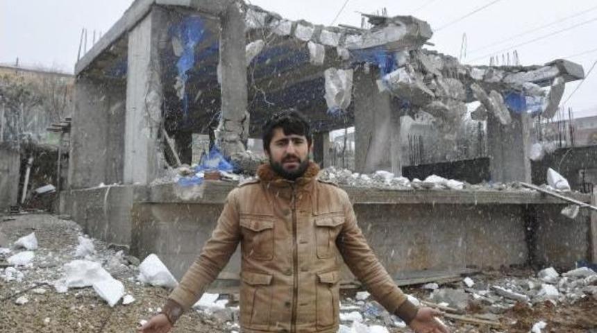 G&uuml;neydoğu Gazisinin Ev Inşaatı Ruhsatsız Diye Yıkıldı