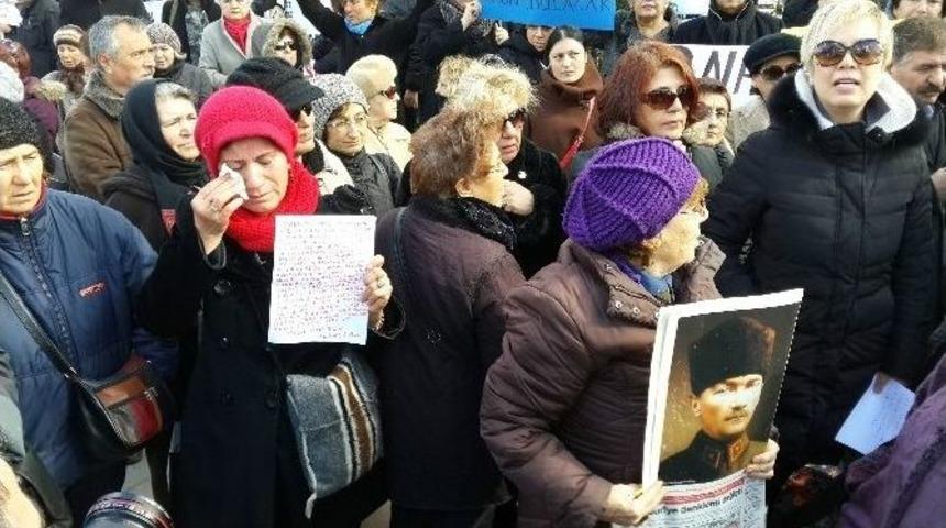 Meclis &Ouml;n&uuml;nde &Ouml;zgecan Eylemi