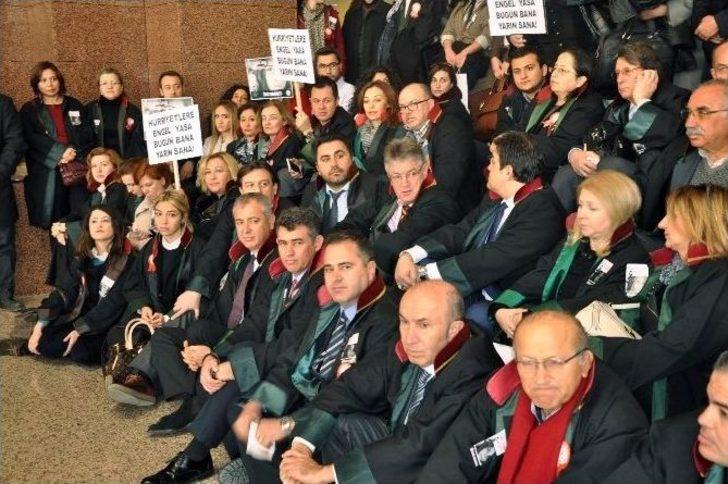 Avukatlardan Adliye İçerisinde Oturma Eylemi G2