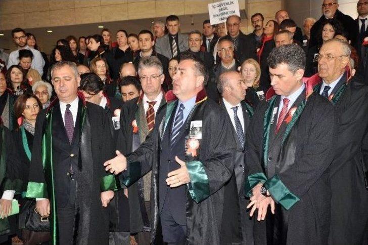 Avukatlardan Adliye İçerisinde Oturma Eylemi G3