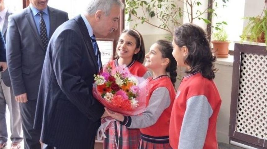 Vali Kam&ccedil;ı, &Ouml;ğrencilerle Kahvaltı Yaptı